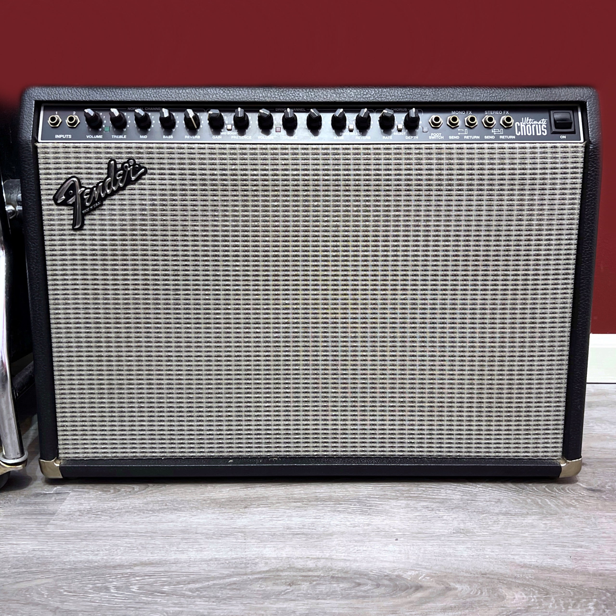 Fender Ultimate Chorus Used 912 275 8686